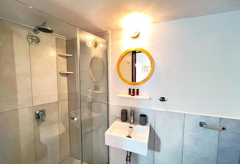 اتاق استاندارد سه نفره, Pefkakia Park