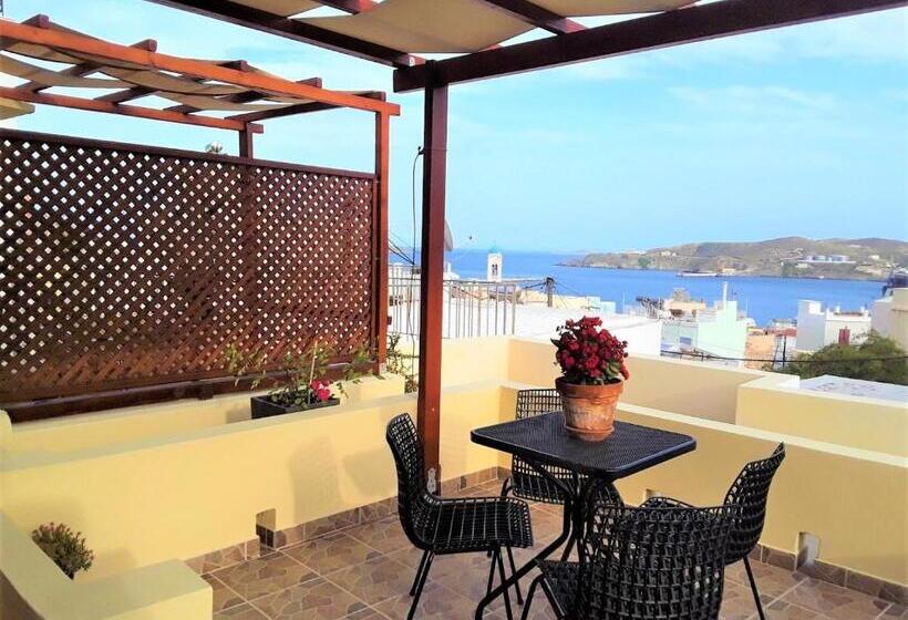 اتاق خانوادگی با چشم‌انداز دریا, Pefkakia Park