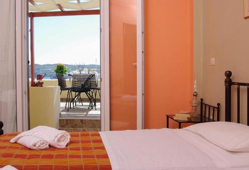 اتاق خانوادگی با چشم‌انداز دریا, Pefkakia Park