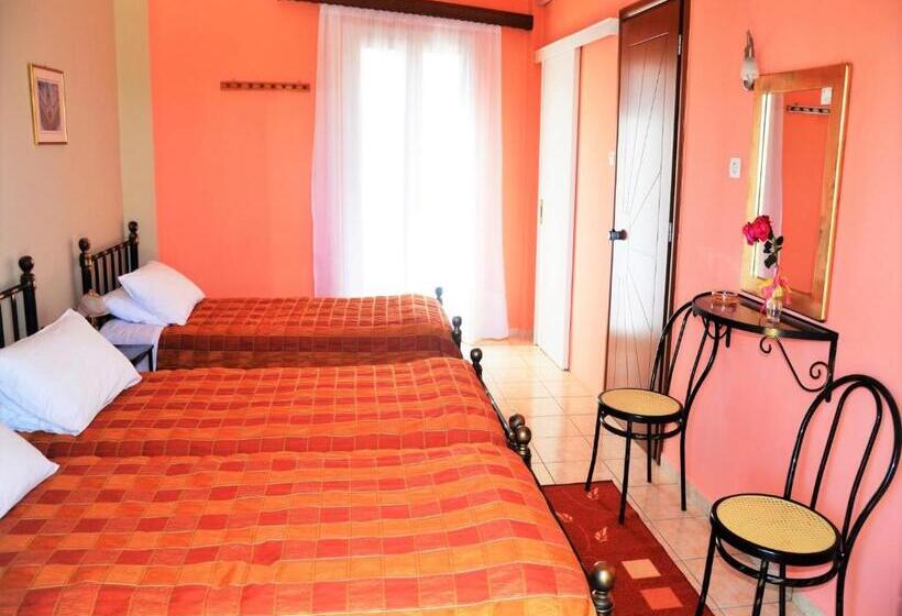 اتاق خانوادگی با چشم‌انداز دریا, Pefkakia Park