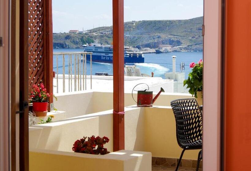 اتاق خانوادگی با چشم‌انداز دریا, Pefkakia Park