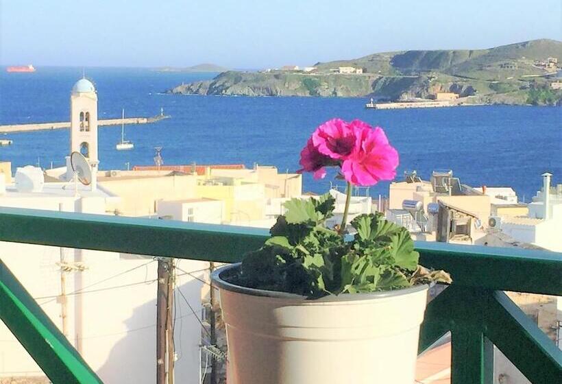 اتاق استاندارد با بالکن و چشم‌انداز دریا, Pefkakia Park