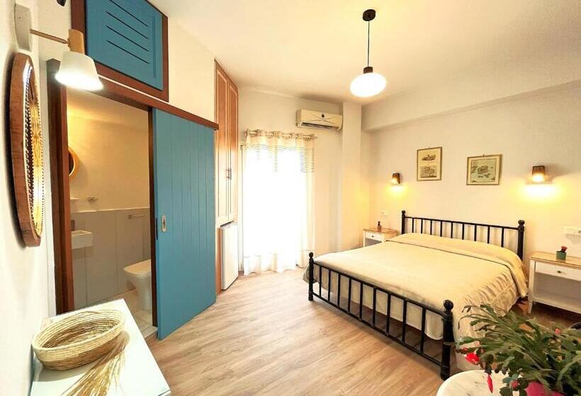 اتاق استاندارد سه نفره, Pefkakia Park