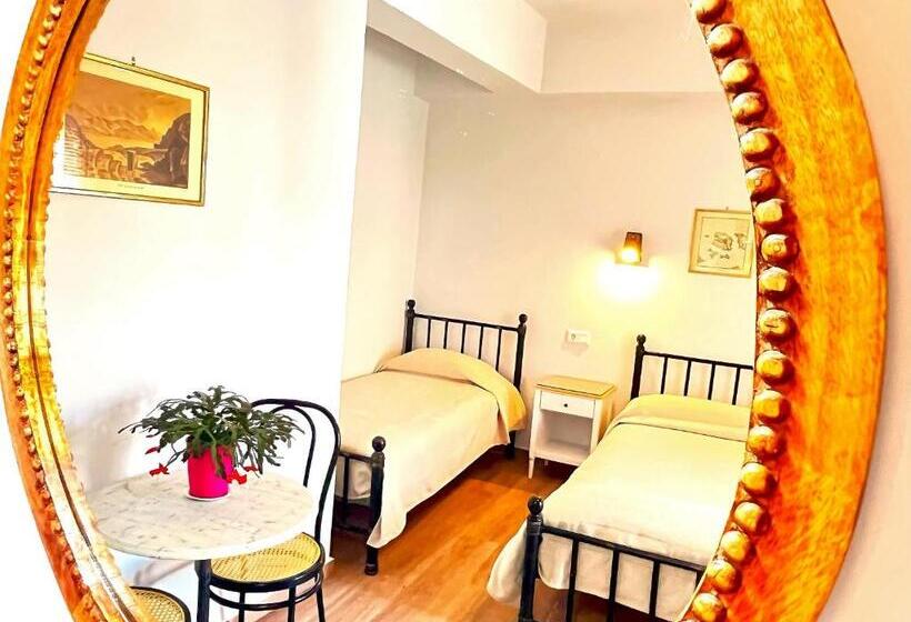 اتاق استاندارد سه نفره, Pefkakia Park