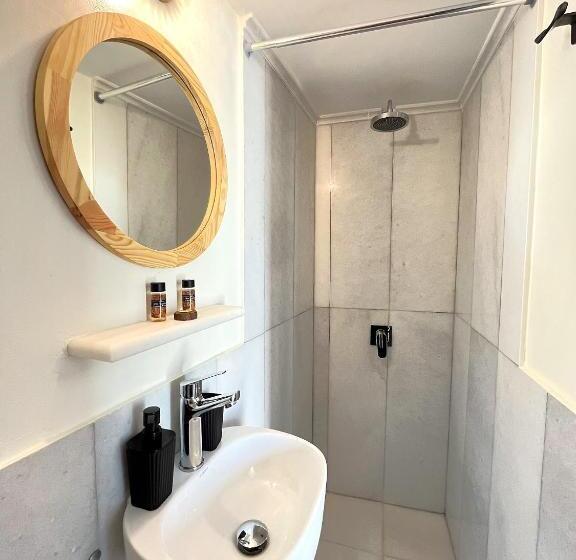 اتاق استاندارد با بالکن و چشم‌انداز دریا, Pefkakia Park