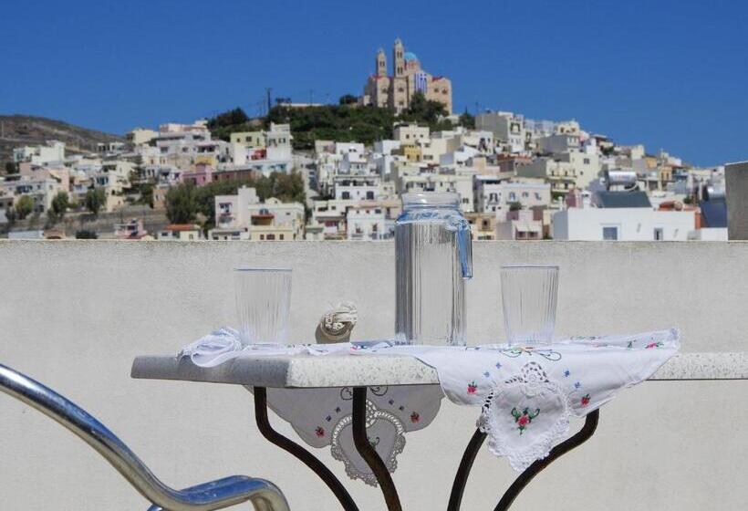 اتاق استاندارد با بالکن و چشم‌انداز دریا, Pefkakia Park