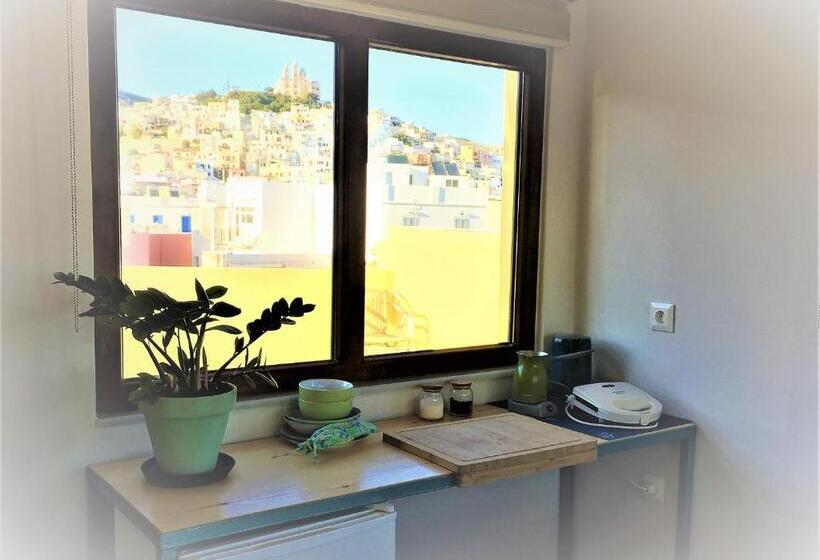 اتاق استاندارد با بالکن و چشم‌انداز دریا, Pefkakia Park