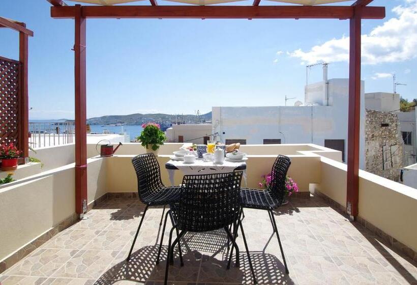 اتاق خانوادگی با چشم‌انداز دریا, Pefkakia Park