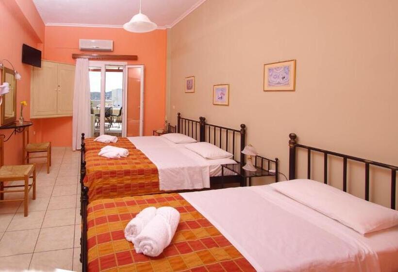 اتاق خانوادگی با چشم‌انداز دریا, Pefkakia Park