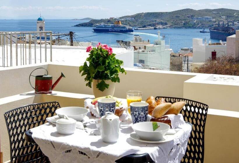 اتاق خانوادگی با چشم‌انداز دریا, Pefkakia Park