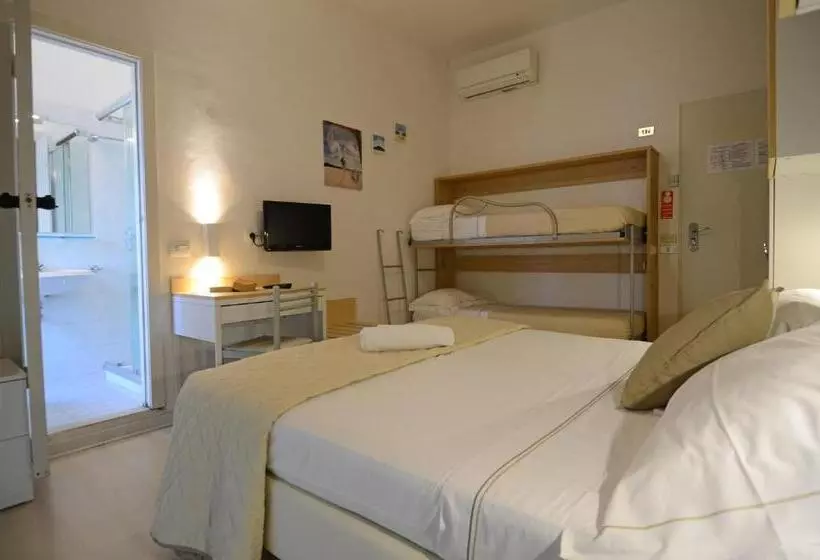 اتاق استاندارد چهار تخته, San Marco Marotta