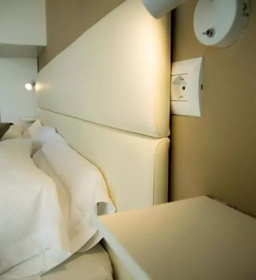 اتاق استاندارد چهار تخته, San Marco Marotta