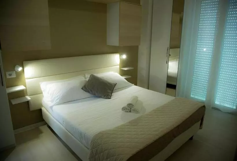 اتاق استاندارد چهار تخته, San Marco Marotta