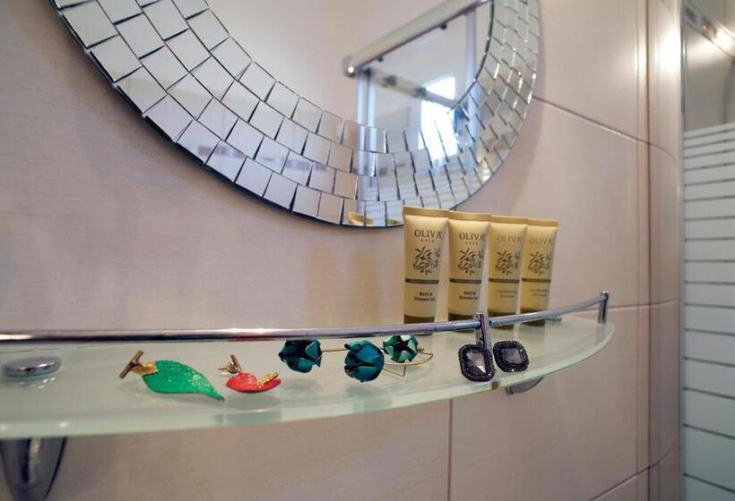 סוויטה, Stratos