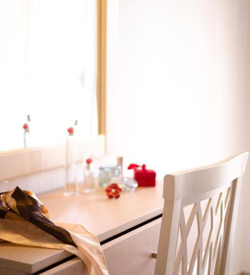 חדר סטנדרט יחיד, Stratos