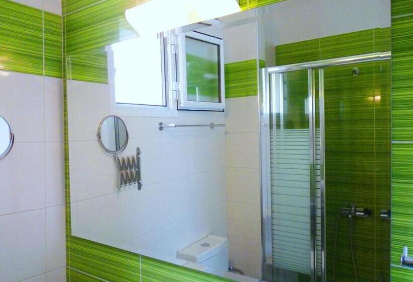 חדר סטנדרט, Stratos