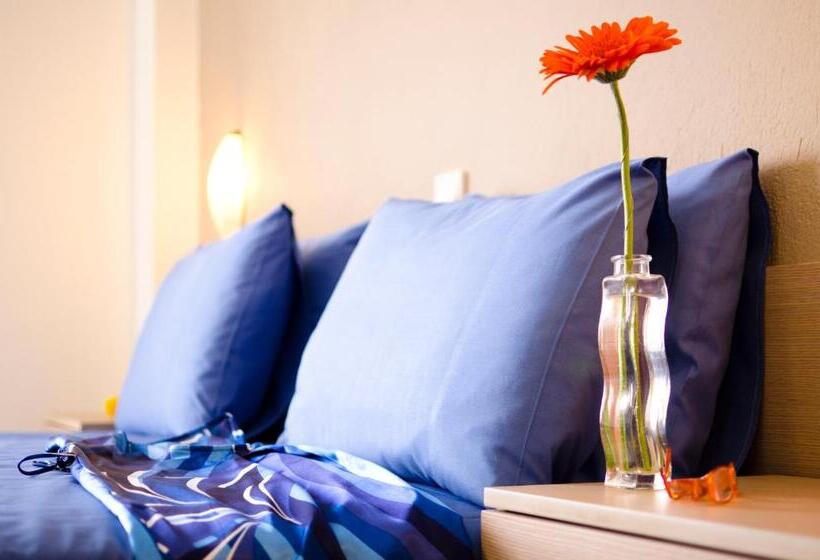 חדר סטנדרט, Stratos