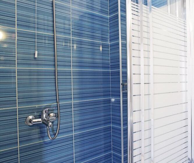 חדר סטנדרט יחיד, Stratos