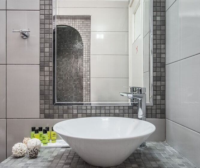 غرفة قياسية ثلاثية, Stavros Villas