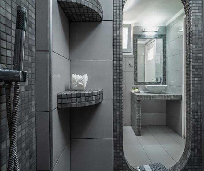 غرفة قياسية ثلاثية, Stavros Villas