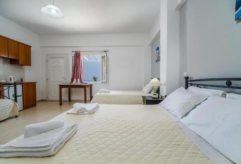 غرفة قياسية رباعية, Stavros Villas