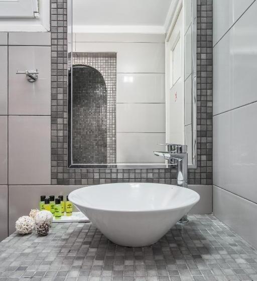 غرفة قياسية ثلاثية, Stavros Villas