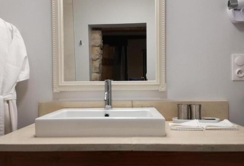 غرفة قياسية, L Antre Ami