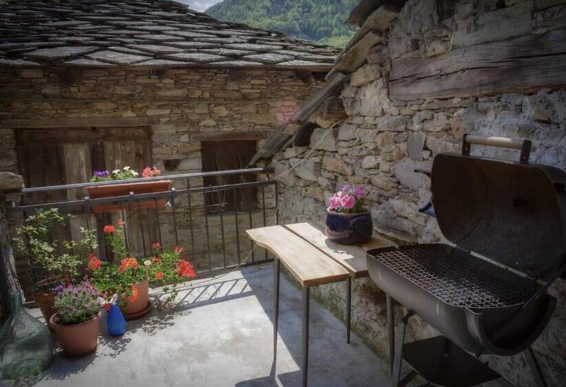 4인용 스탠다드 룸, Medieval Hamlet Malpertus