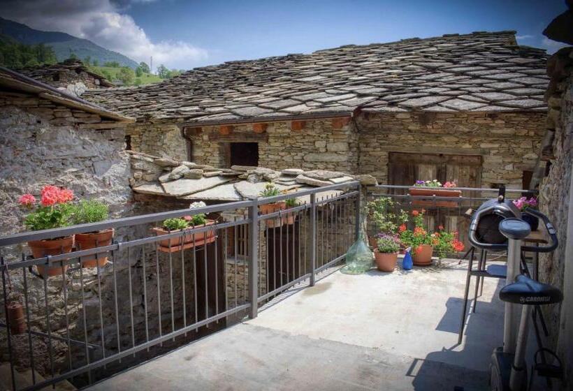 4인용 스탠다드 룸, Medieval Hamlet Malpertus