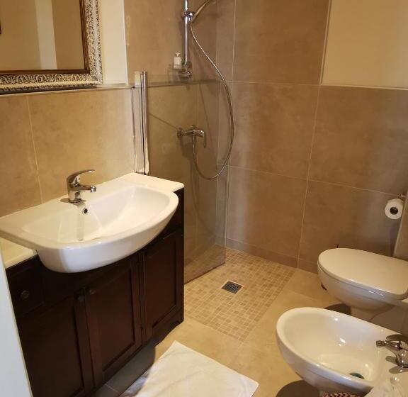 Chambre Familiale, Ariediparma   Rooms&apartments