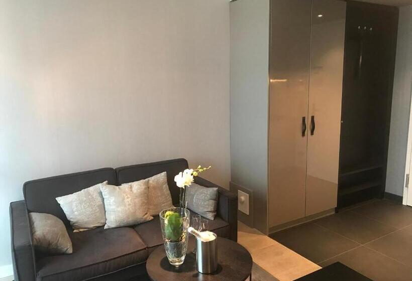 디럭스 스튜디오, Sky Apart