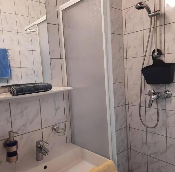 اتاق خانوادگی, Pension Horvath