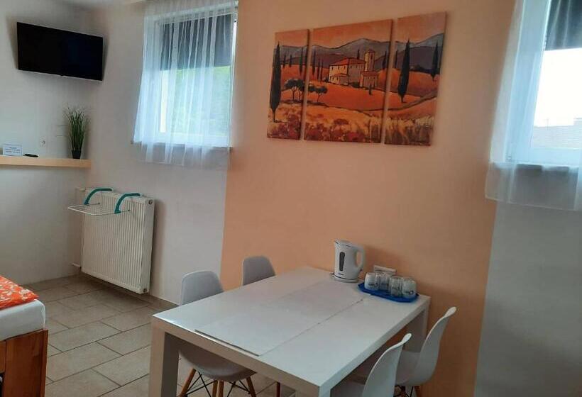 اتاق خانوادگی, Pension Horvath