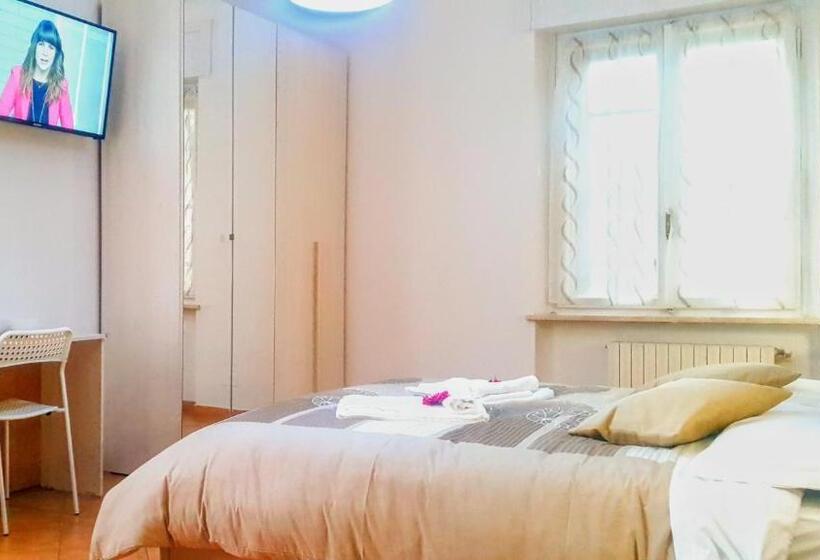 اتاق استاندارد چهارنفره با سرویس بهداشتی مشترک, Guest Holiday Piave 1