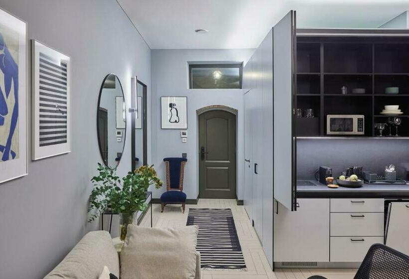 استودیوی لوکس, Rooma Apartments