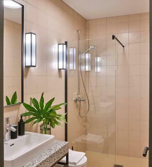 استودیوی استاندارد, Rooma Apartments