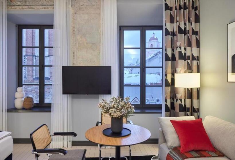 استودیوی لوکس, Rooma Apartments