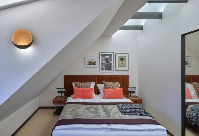 استودیوی استاندارد, Rooma Apartments