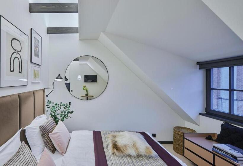 استودیوی استاندارد, Rooma Apartments