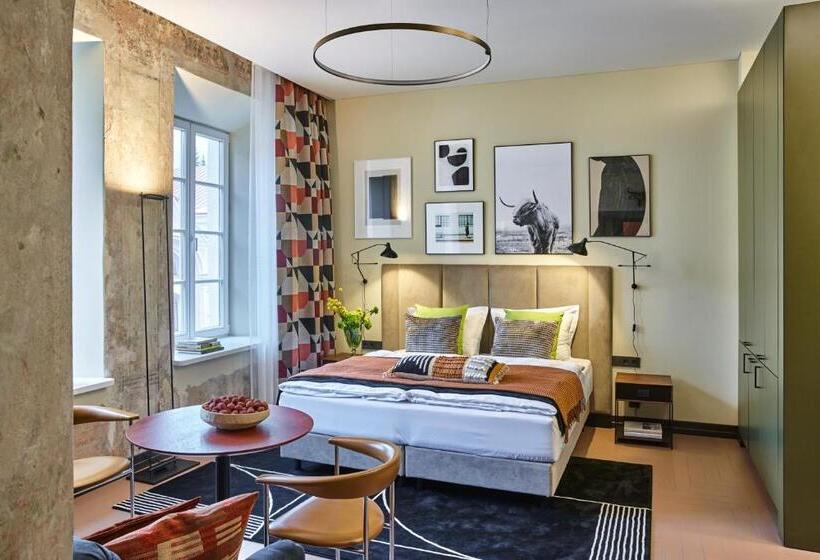 استودیوی لوکس, Rooma Apartments