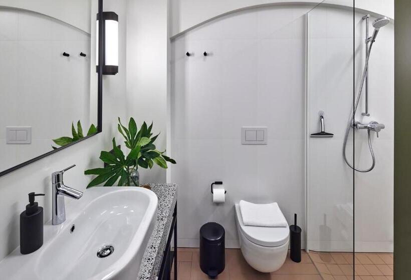 استودیوی لوکس, Rooma Apartments