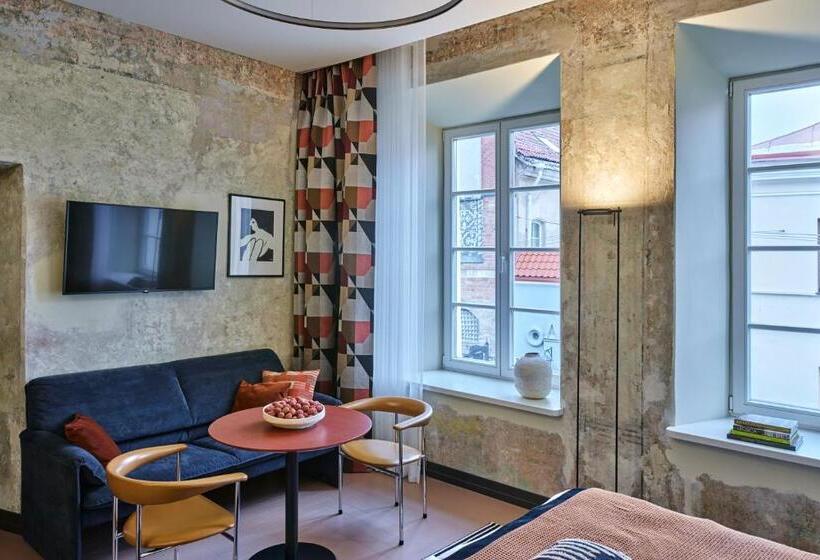 استودیوی لوکس, Rooma Apartments