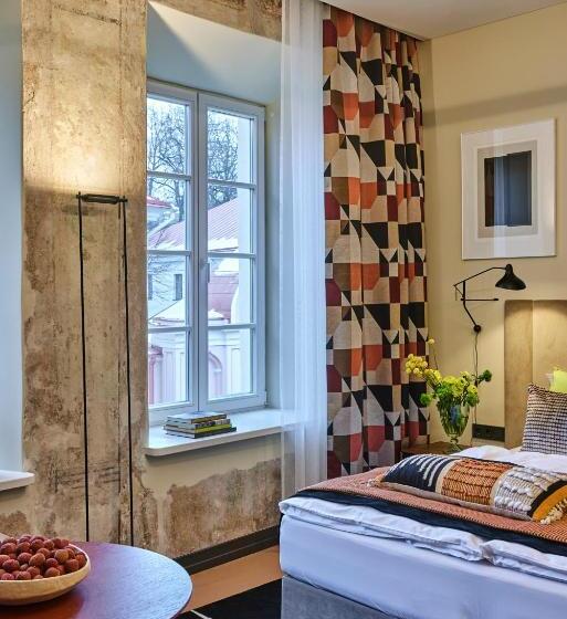 استودیوی لوکس, Rooma Apartments