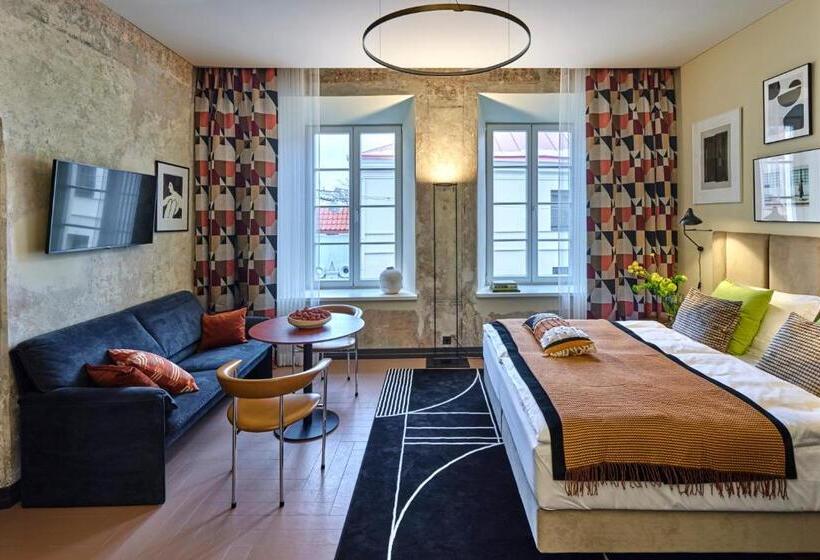 استودیوی لوکس, Rooma Apartments