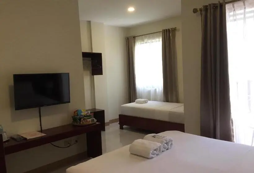 バルコニー付きスタンダードトリプルルーム, Bohol Ecotel