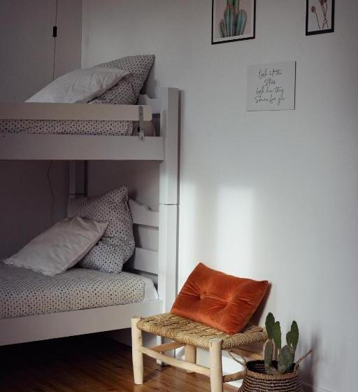 חדר משפחתי, Maison Farol