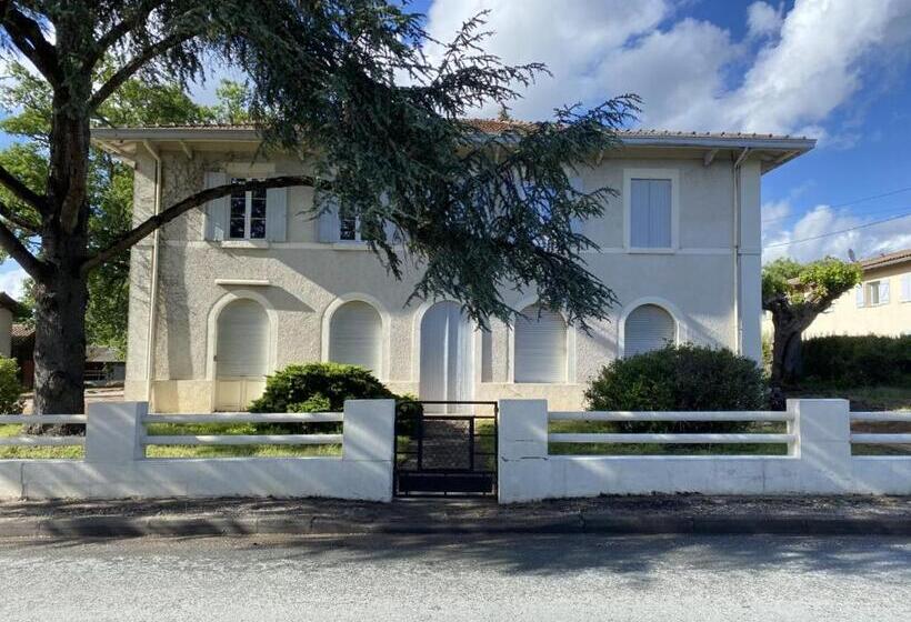 חדר משפחתי, Maison Farol