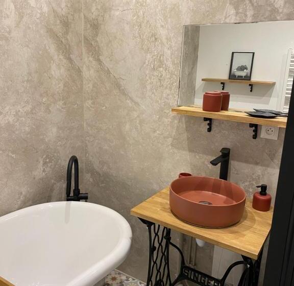 Семейный Номер, Maison Farol