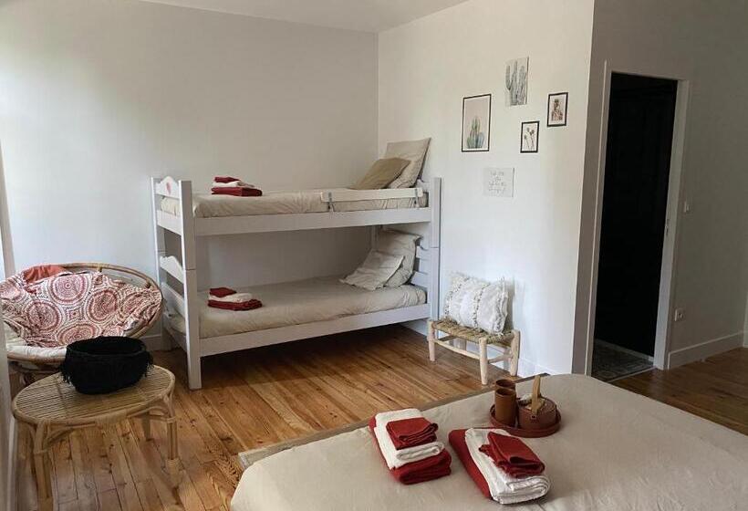 غرفة عائلية, Maison Farol