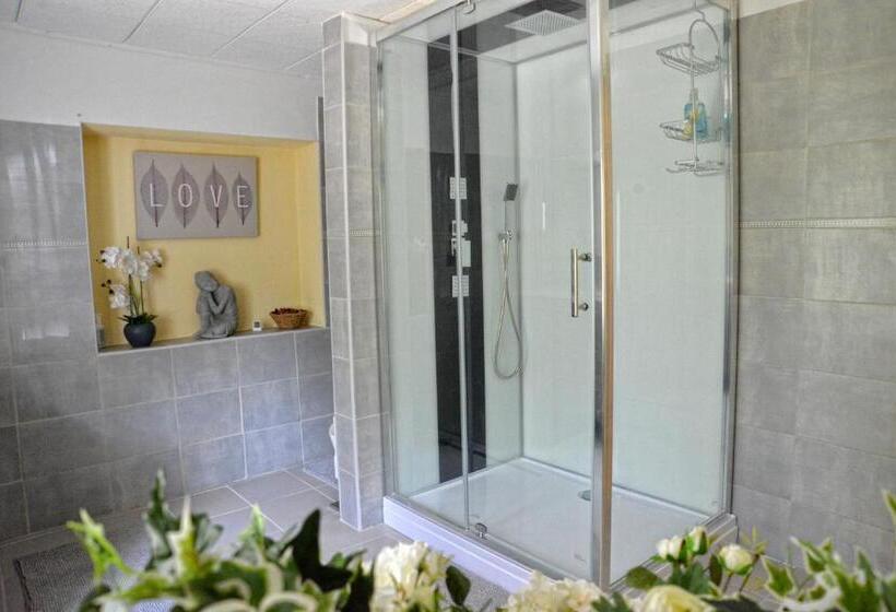 חדר משפחתי, Maison Matachot